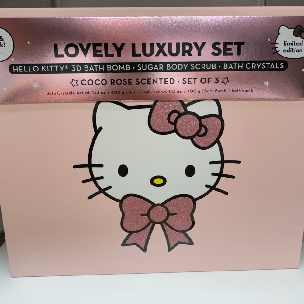 Hello Kitty Pink Bow Bath Gift Set